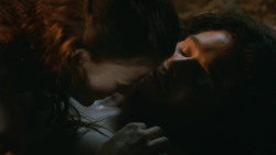 extant_GameOfThrones_3x04-KissedByFire_0916