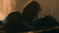 extant_GameOfThrones_3x04-KissedByFire_0925