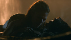 extant_GameOfThrones_3x04-KissedByFire_0926