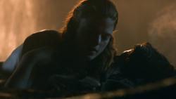 extant_GameOfThrones_3x04-KissedByFire_0929