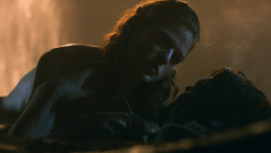 extant_GameOfThrones_3x04-KissedByFire_0930