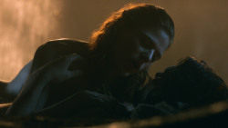 extant_GameOfThrones_3x04-KissedByFire_0931