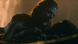 extant_GameOfThrones_3x04-KissedByFire_0939