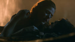 extant_GameOfThrones_3x04-KissedByFire_0940