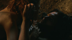 extant_GameOfThrones_3x04-KissedByFire_0941