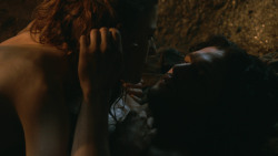 extant_GameOfThrones_3x04-KissedByFire_0942