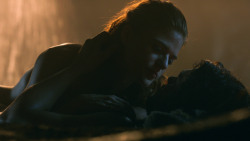 extant_GameOfThrones_3x04-KissedByFire_0946