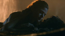 extant_GameOfThrones_3x04-KissedByFire_0947
