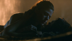 extant_GameOfThrones_3x04-KissedByFire_0948