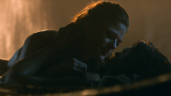 extant_GameOfThrones_3x04-KissedByFire_0951