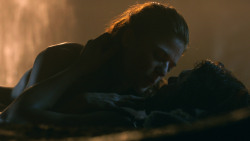 extant_GameOfThrones_3x04-KissedByFire_0954