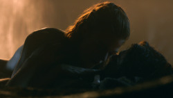 extant_GameOfThrones_3x04-KissedByFire_0959
