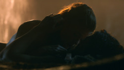 extant_GameOfThrones_3x04-KissedByFire_0963