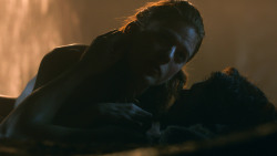 extant_GameOfThrones_3x04-KissedByFire_0967