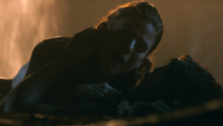 extant_GameOfThrones_3x04-KissedByFire_0968