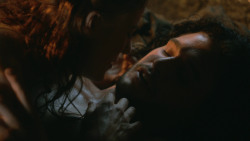 extant_GameOfThrones_3x04-KissedByFire_0970