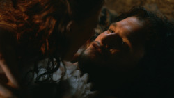 extant_GameOfThrones_3x04-KissedByFire_0973
