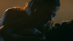 extant_GameOfThrones_3x04-KissedByFire_0979