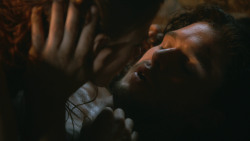 extant_GameOfThrones_3x04-KissedByFire_0981