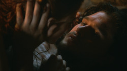 extant_GameOfThrones_3x04-KissedByFire_0982