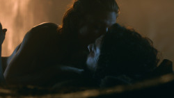 extant_GameOfThrones_3x04-KissedByFire_0984