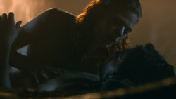 extant_GameOfThrones_3x04-KissedByFire_0986