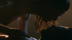 extant_GameOfThrones_3x04-KissedByFire_0992