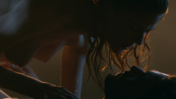 extant_GameOfThrones_3x04-KissedByFire_0993