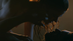 extant_GameOfThrones_3x04-KissedByFire_0994