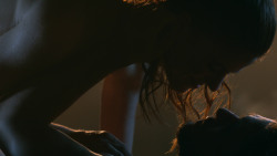 extant_GameOfThrones_3x04-KissedByFire_0995
