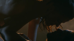 extant_GameOfThrones_3x04-KissedByFire_0996