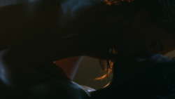 extant_GameOfThrones_3x04-KissedByFire_0998