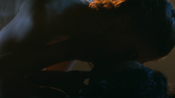 extant_GameOfThrones_3x04-KissedByFire_1002