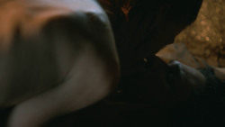 extant_GameOfThrones_3x04-KissedByFire_1003