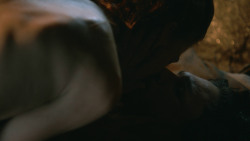 extant_GameOfThrones_3x04-KissedByFire_1004