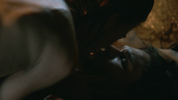 extant_GameOfThrones_3x04-KissedByFire_1005