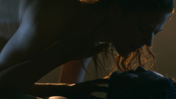 extant_GameOfThrones_3x04-KissedByFire_1011