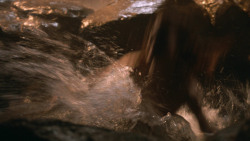 extant_GameOfThrones_3x04-KissedByFire_1017
