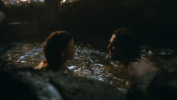 extant_GameOfThrones_3x04-KissedByFire_1025
