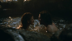 extant_GameOfThrones_3x04-KissedByFire_1026
