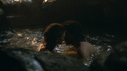 extant_GameOfThrones_3x04-KissedByFire_1028