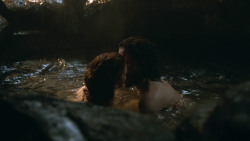 extant_GameOfThrones_3x04-KissedByFire_1029