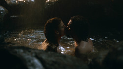 extant_GameOfThrones_3x04-KissedByFire_1032