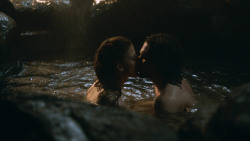 extant_GameOfThrones_3x04-KissedByFire_1033