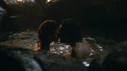 extant_GameOfThrones_3x04-KissedByFire_1037