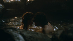 extant_GameOfThrones_3x04-KissedByFire_1038