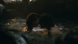 extant_GameOfThrones_3x04-KissedByFire_1040