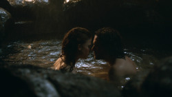 extant_GameOfThrones_3x04-KissedByFire_1041