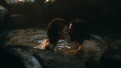extant_GameOfThrones_3x04-KissedByFire_1042
