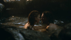 extant_GameOfThrones_3x04-KissedByFire_1043